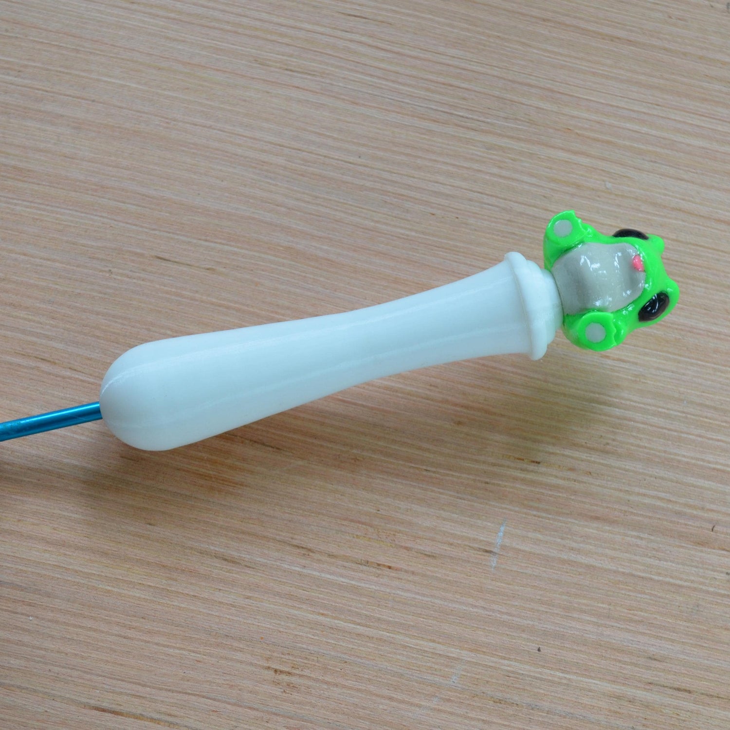 Cute Chunky Ergonomic Crochet Hook Handle, Frog, Tapered or Inline, Crochet Tool, Gift for Crocheter