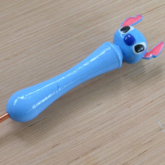 Cute Chunky Ergonomic Crochet Hook with Character Head, Blue Alien, Tapered or Inline, Pain-Relief Crochet Tool for Amigurumi