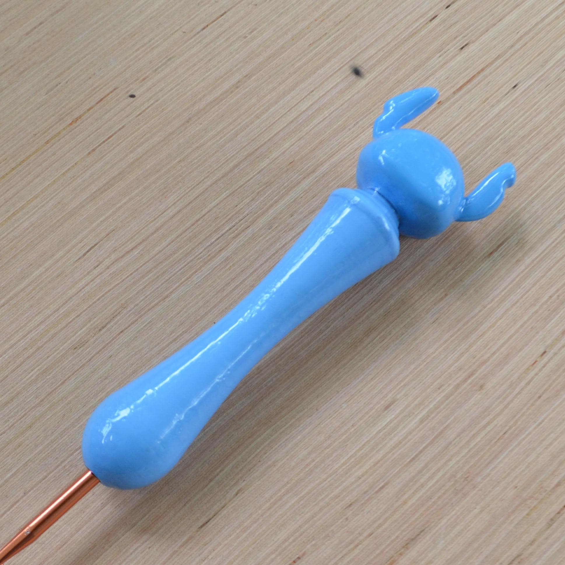 Cute Chunky Ergonomic Crochet Hook with Character Head, Blue Alien, Tapered or Inline, Pain-Relief Crochet Tool for Amigurumi